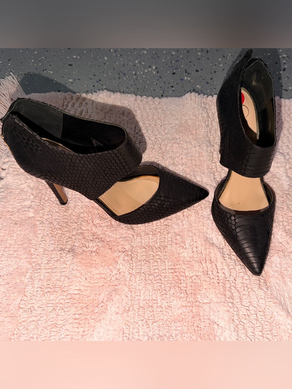 Black Textured Pointed-Toe Women's Heels